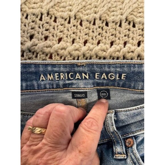 American Eagle Straight Mom Jean Distressed Light‎ Wash Pants Women's Size 10S - Picture 4 of 14